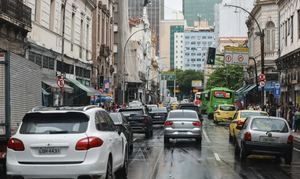 FenSeg alerta que uso do veículo em atividades de campanha pode mudar o risco da apólice e exigir comunicação prévia à seguradora