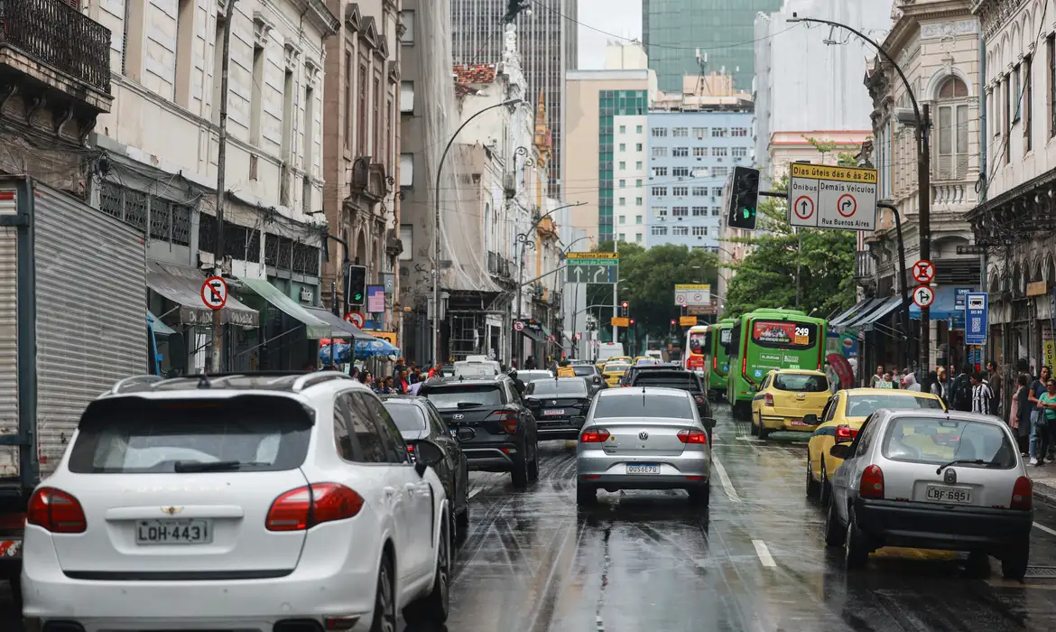 FenSeg alerta que uso do veículo em atividades de campanha pode mudar o risco da apólice e exigir comunicação prévia à seguradora